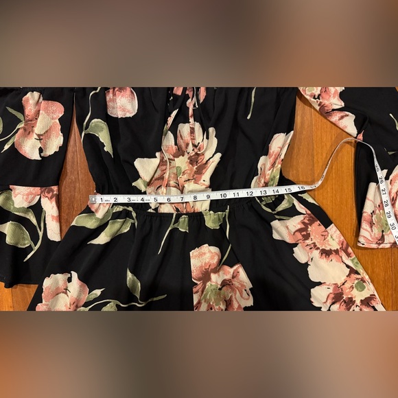 Off the Shoulder Bell Sleeve Romper - Picture 8 of 8